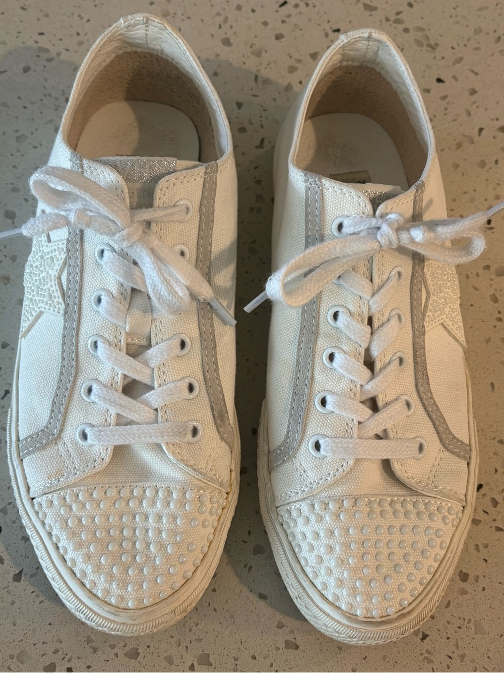 White Vintage Havana Alive White Pearls Canvas Star Accent Sneakers Size 7.5